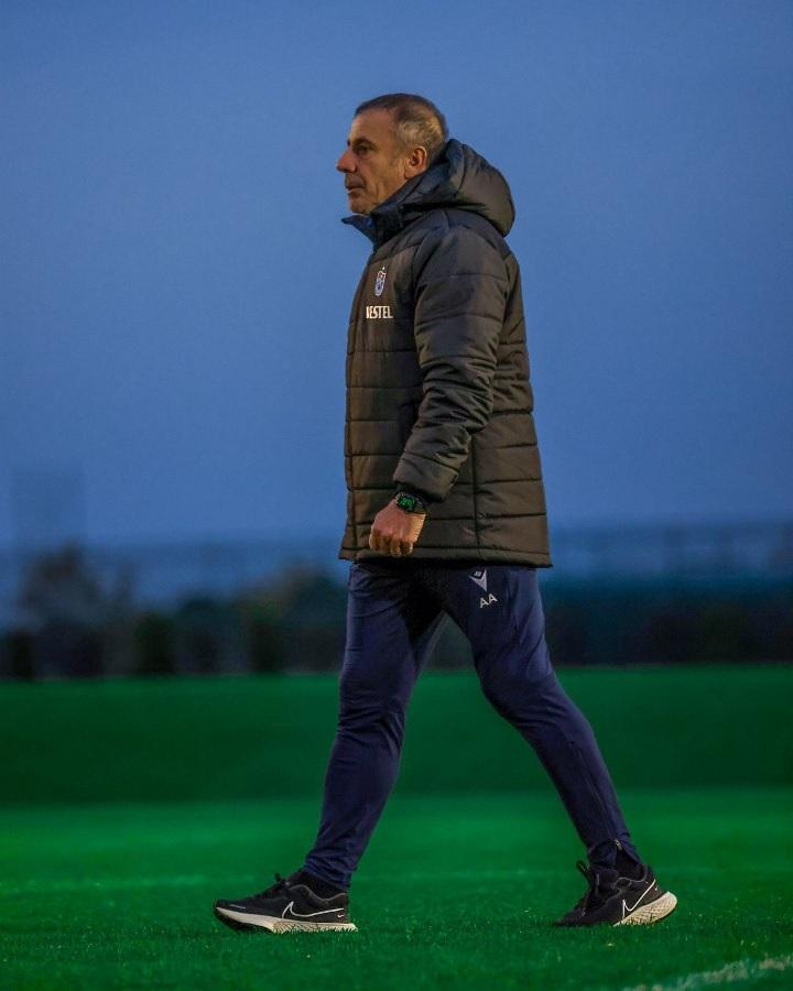 Trabzonspor Abdullah Avcı yönetiminde pas çalışması yaptı. 26 Kasım 2022 7