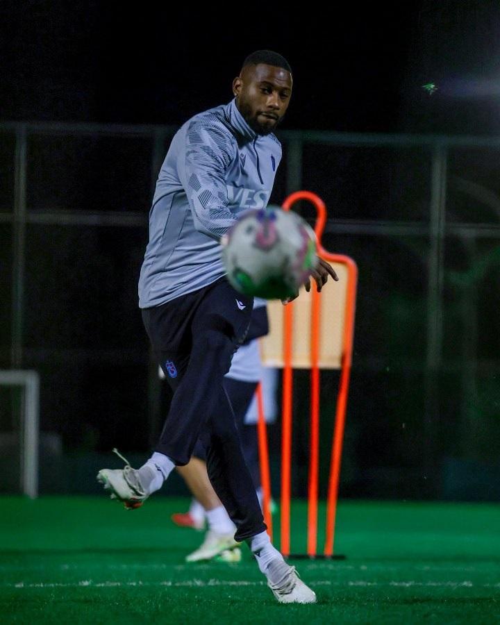 Trabzonspor Abdullah Avcı yönetiminde pas çalışması yaptı. 26 Kasım 2022 5