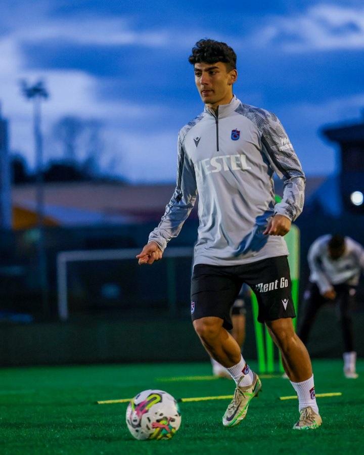 Trabzonspor Abdullah Avcı yönetiminde pas çalışması yaptı. 26 Kasım 2022 3