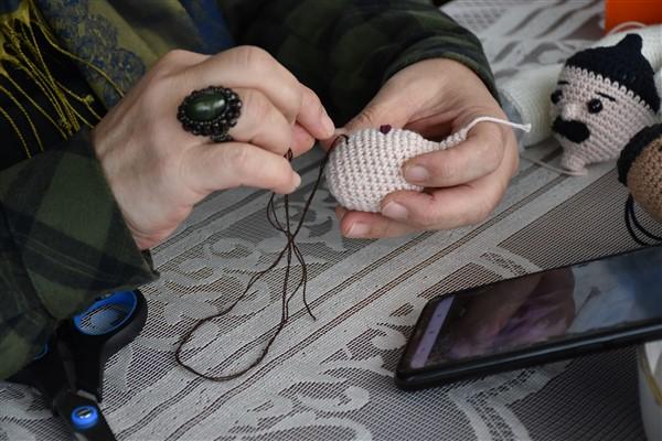 Trabzonlu ev hanımı "futbolcu maskotları" yapıyor 6