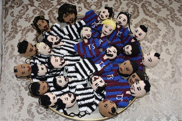 Trabzonlu ev hanımı "futbolcu maskotları" yapıyor 15