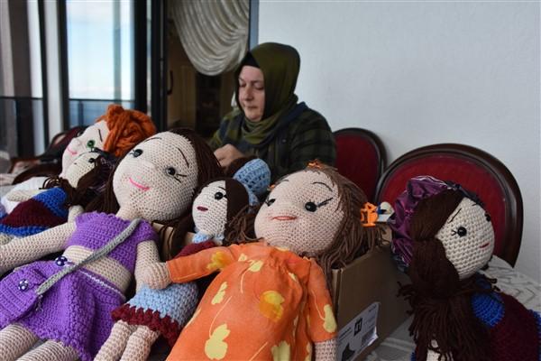 Trabzonlu ev hanımı "futbolcu maskotları" yapıyor 7