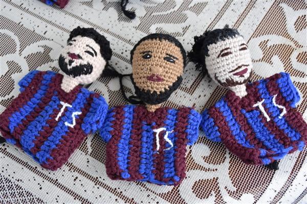 Trabzonlu ev hanımı "futbolcu maskotları" yapıyor 13