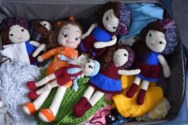 Trabzonlu ev hanımı "futbolcu maskotları" yapıyor 11