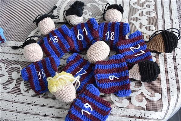 Trabzonlu ev hanımı "futbolcu maskotları" yapıyor 12