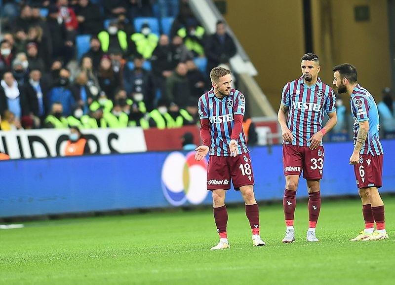 Trabzonspor’da iki yıldız yol ayrımında! Peres’e kim yer açacak? 9