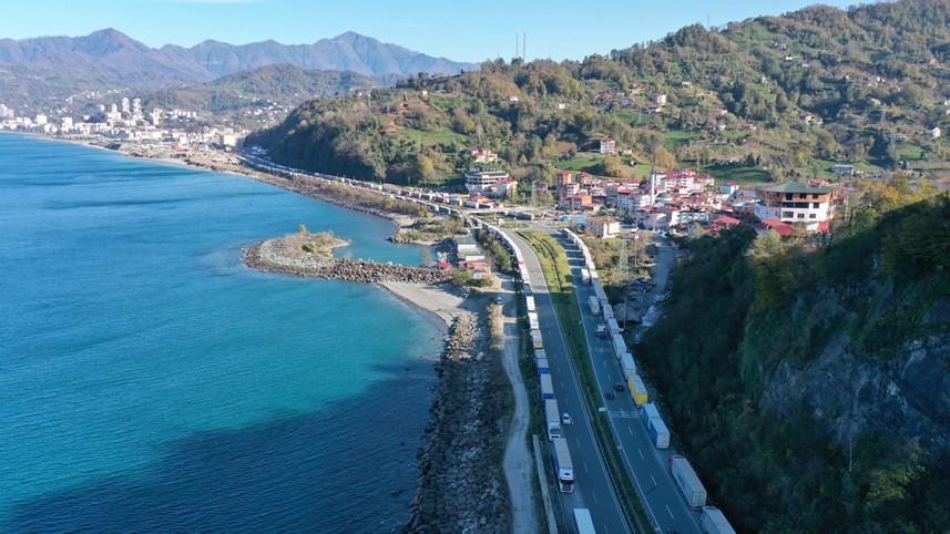 Sarp Sınır Kapısı'nda tır kuyruğu! Tam 8 km. 7