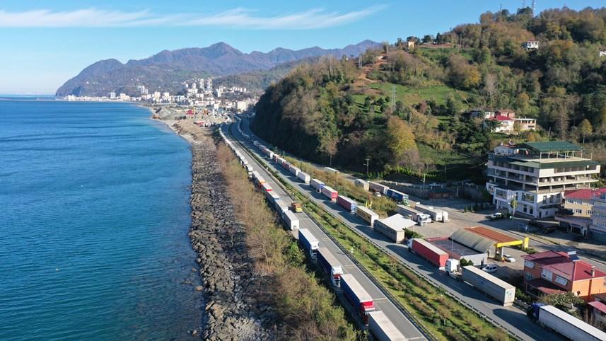 Sarp Sınır Kapısı'nda tır kuyruğu! Tam 8 km. 8