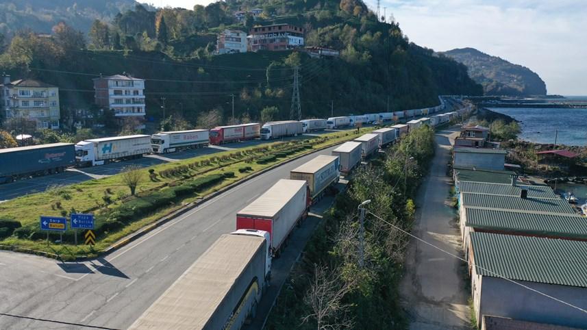 Sarp Sınır Kapısı'nda tır kuyruğu! Tam 8 km. 4