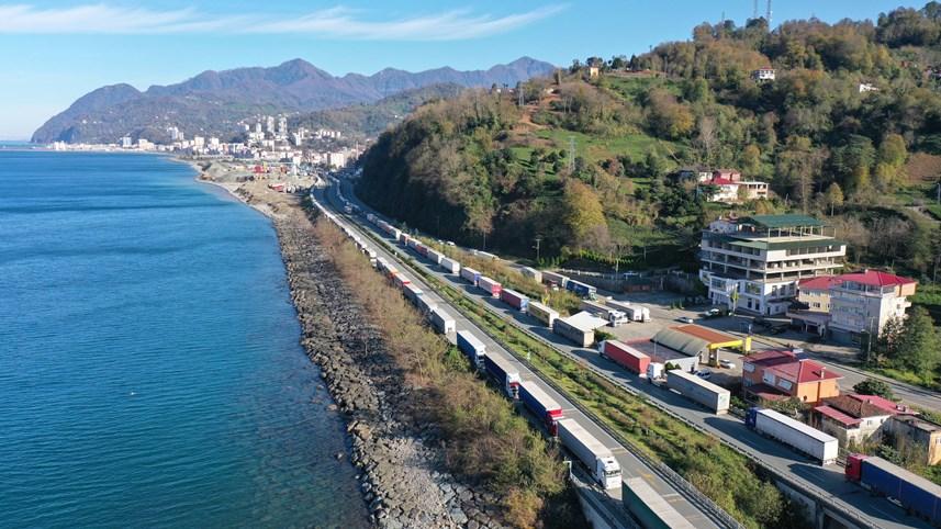 Sarp Sınır Kapısı'nda tır kuyruğu! Tam 8 km. 3