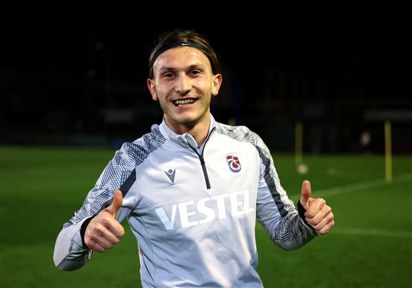 Bekleneni veremedi! Trabzonspor’un yıldızı kendine kulüp arıyor! 4