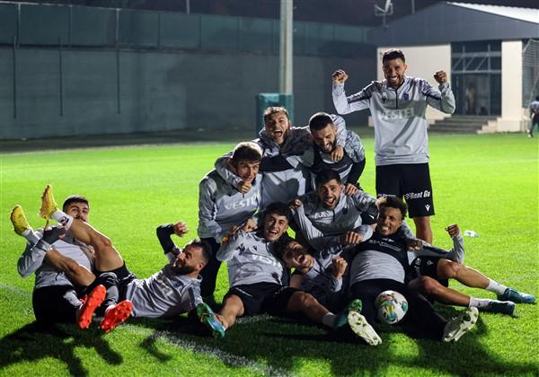 Bekleneni veremedi! Trabzonspor’un yıldızı kendine kulüp arıyor! 1