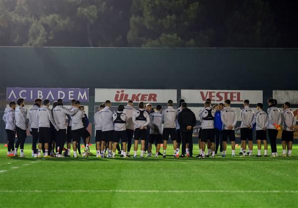 Trabzonspor'da hayal kırıklığı yaratan yıldızlar el yakıyor! İşte maliyetleri 1