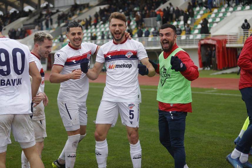 1461 Trabzon Kırklarelispor karşısında geriden geldi 4