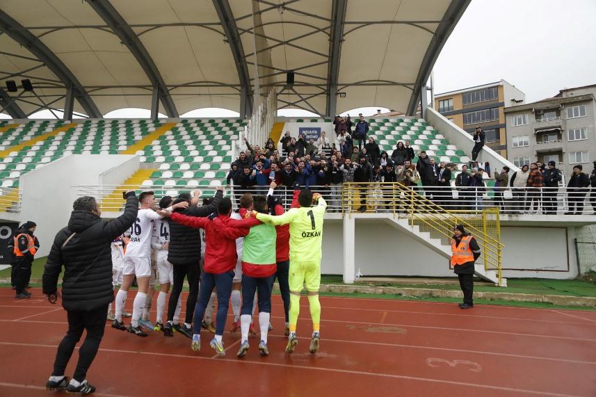 1461 Trabzon Kırklarelispor karşısında geriden geldi 3