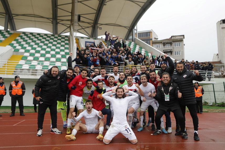 1461 Trabzon Kırklarelispor karşısında geriden geldi 1