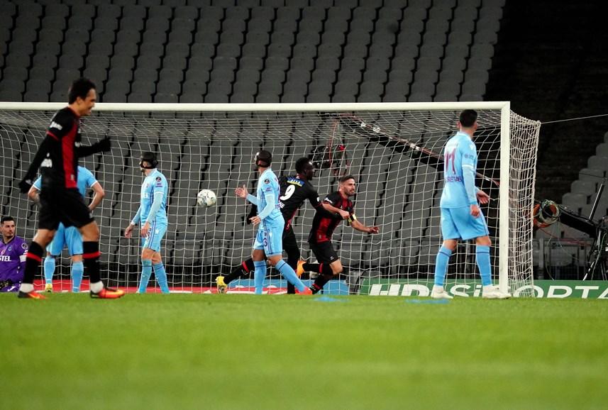 Eski Trabzonsporlu o oyuncuya dikkat çekti! “İyi oynamazsa şampiyonluk hayal” 15