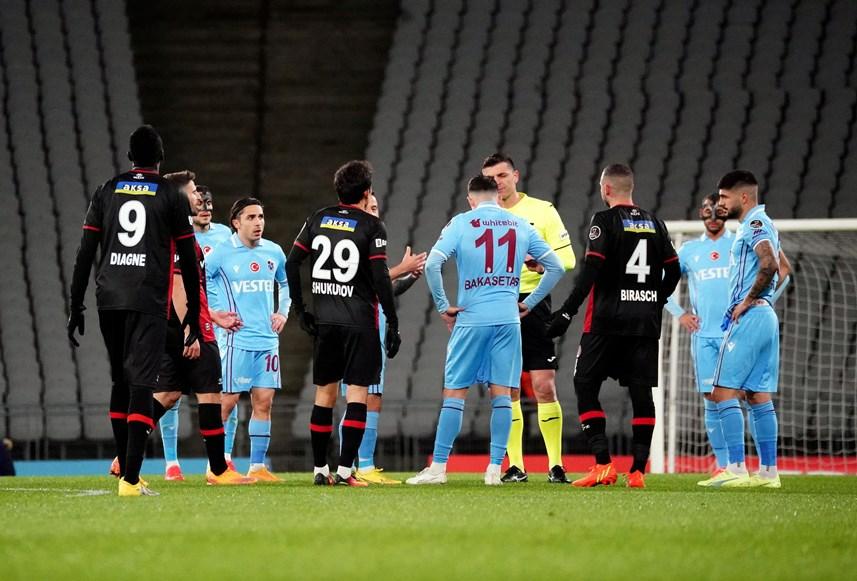 Eski Trabzonsporlu o oyuncuya dikkat çekti! “İyi oynamazsa şampiyonluk hayal” 6