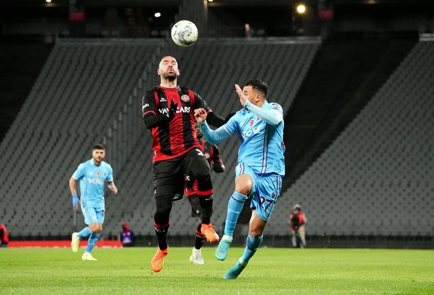 Eski Trabzonsporlu o oyuncuya dikkat çekti! “İyi oynamazsa şampiyonluk hayal” 7