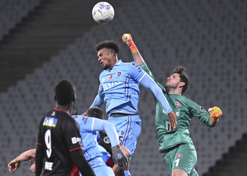 Trabzonspor evinde iyi, deplasmanda kayıp 5