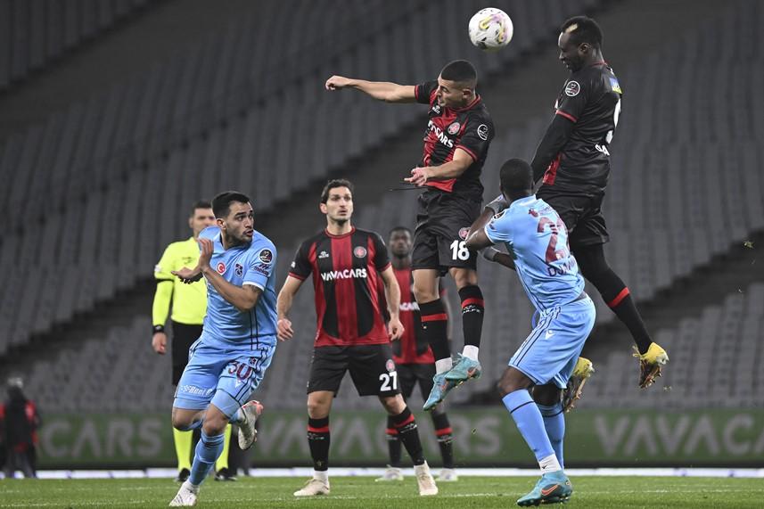 Trabzonspor evinde iyi, deplasmanda kayıp 4