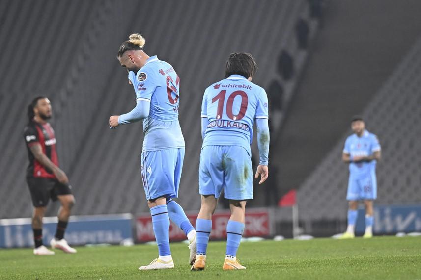 Trabzonspor evinde iyi, deplasmanda kayıp 2