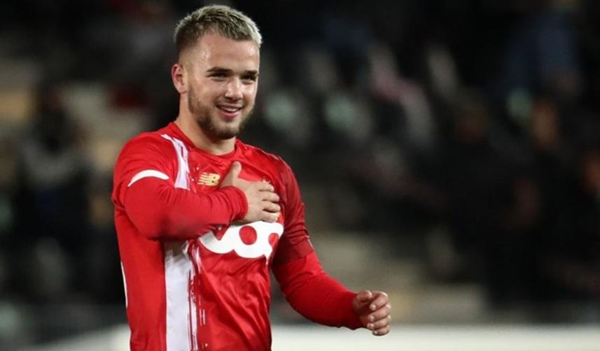 Fransızlardan flaş iddia! Trabzonspor ve Galatasaray o isim için karşı karşıya 14