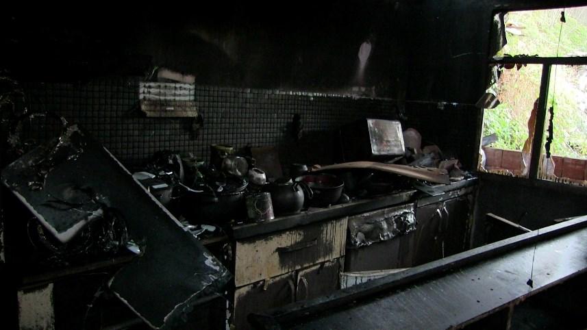 Artvin'de yeni yıla yangınla girdiler, iki katlı evleri kül oldu. 1 Ocak 2023 8