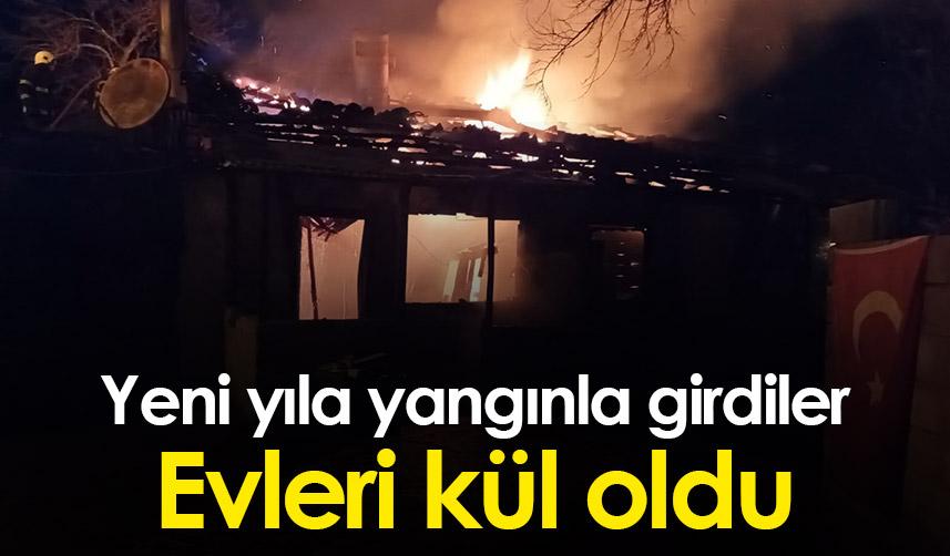 Artvin'de yeni yıla yangınla girdiler, iki katlı evleri kül oldu. 1 Ocak 2023 1