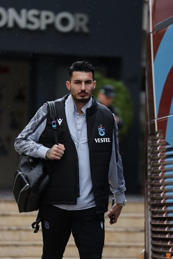 Trabzonspor Alanyaspor maçı için Antalya’ya gitti! 12