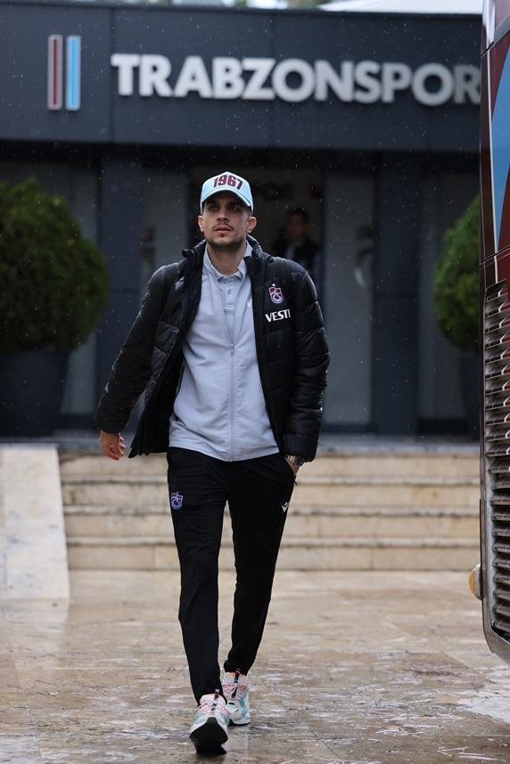 Trabzonspor Alanyaspor maçı için Antalya’ya gitti! 10