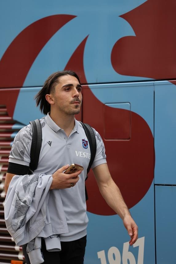 Trabzonspor Alanyaspor maçı için Antalya’ya gitti! 24
