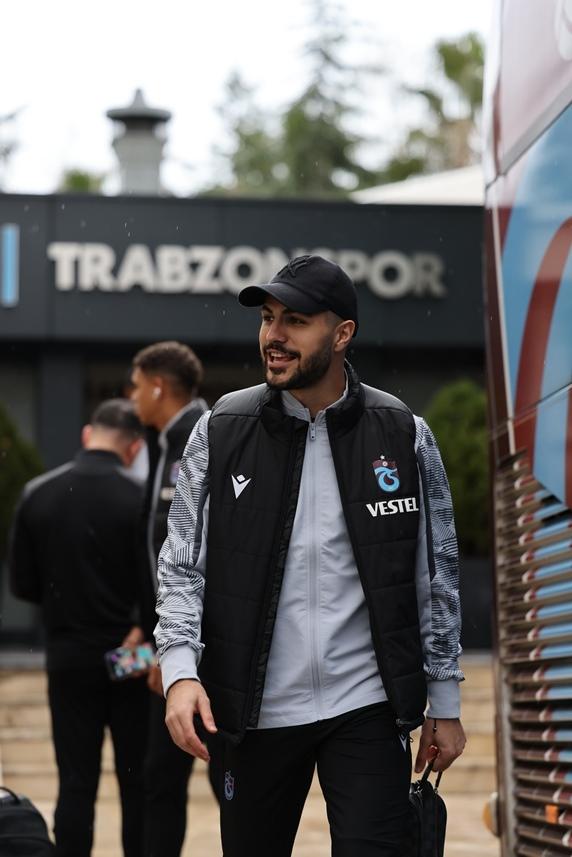Trabzonspor Alanyaspor maçı için Antalya’ya gitti! 22