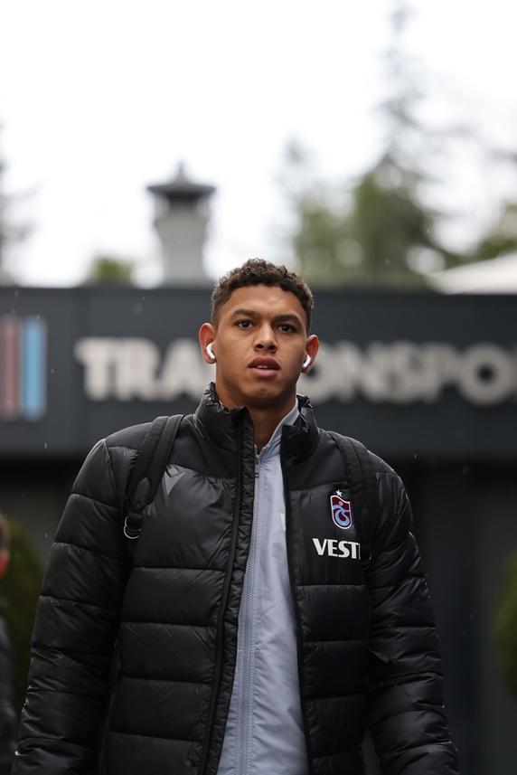 Trabzonspor Alanyaspor maçı için Antalya’ya gitti! 18