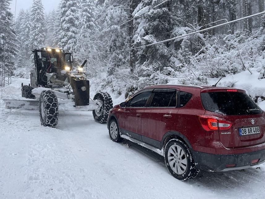 Rize ve Artvin'de kar esareti! 119 köye ulaşılamıyor 4