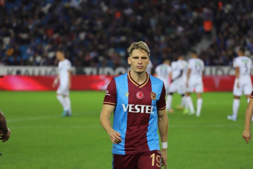 Larsen Trabzonspor’u ipten aldı 11