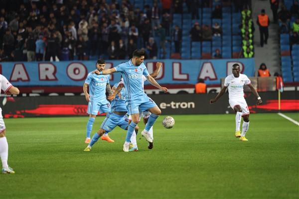 Trabzonspor’un galibiyeti sonrası flaş yorum “İnsanın aklına gelen ilk soru… 9