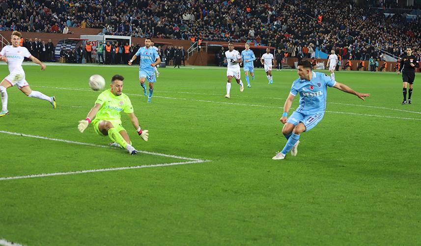Trabzonspor’un Antalyaspor galibiyeti sonrası flaş değerlendirme! “Galatasaray bu Trabzonspor’u yenemez” 8