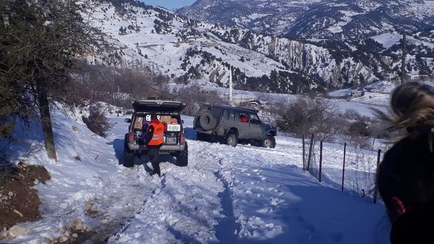 Trabzon'dan giden Off-road'cular, deprem bölgesinde zamanla yarışa 'ışık' oldu 16