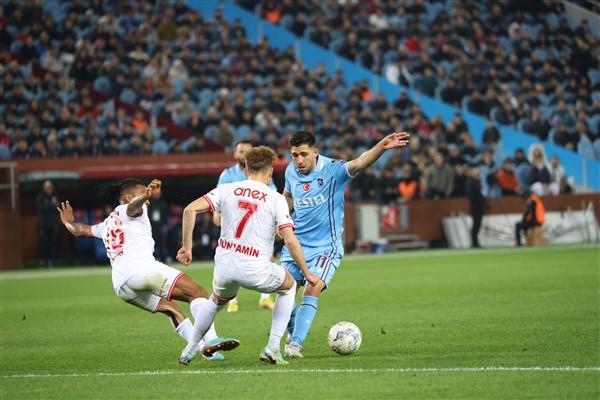 Trabzonspor'da bunu bir türlü aşamıyor 6