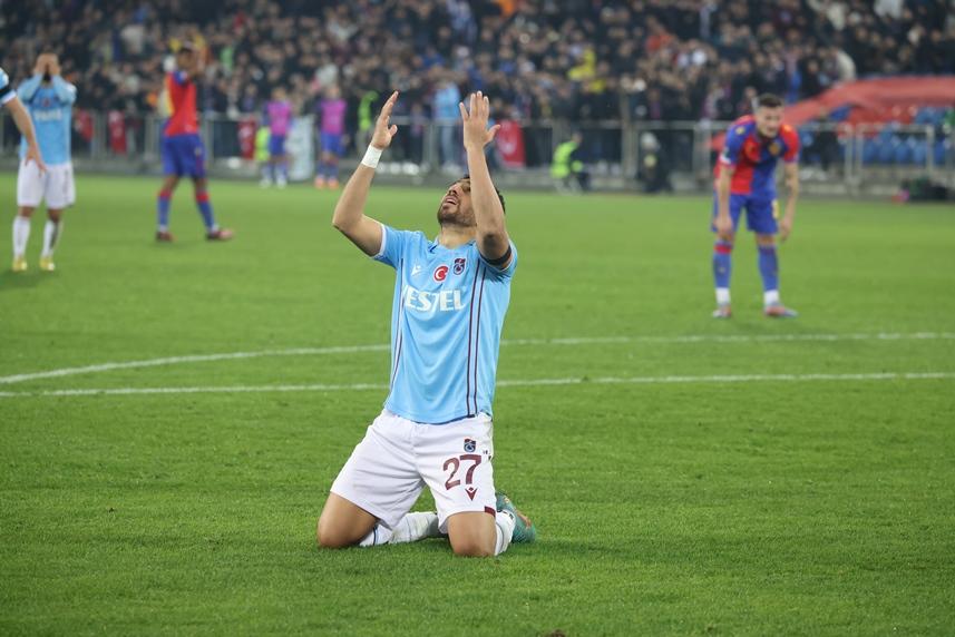 Trabzonspor'da hareketli günler! Yönetim acil kod ile toplandı takım ise... 26