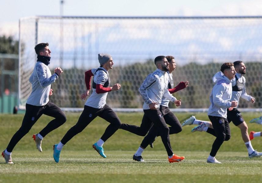 Trabzonspor'da hareketli günler! Yönetim acil kod ile toplandı takım ise... 14