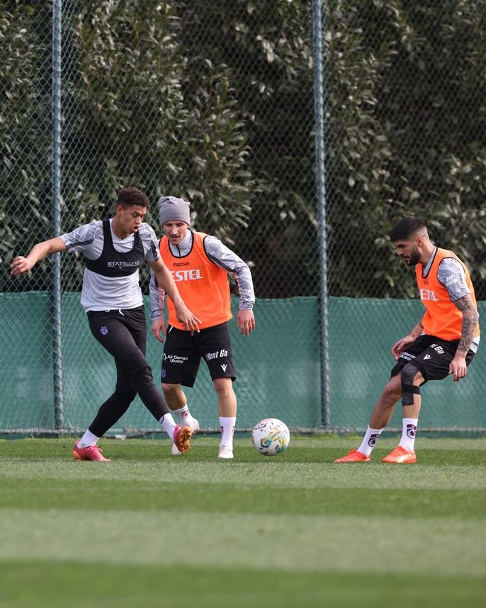 Trabzonspor Süper Lig'in 25. haftasında Adana Demirspor maçı hazırlıklarına başladı 24