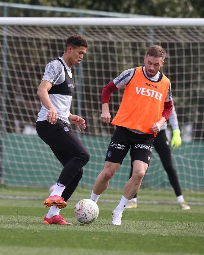 Trabzonspor Süper Lig'in 25. haftasında Adana Demirspor maçı hazırlıklarına başladı 23