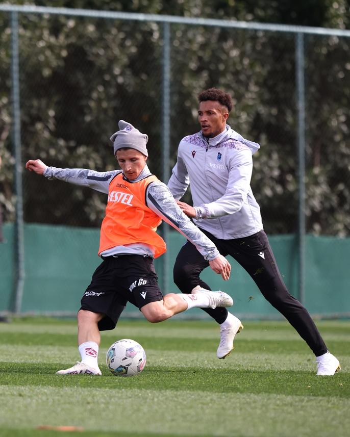 Trabzonspor Süper Lig'in 25. haftasında Adana Demirspor maçı hazırlıklarına başladı 21