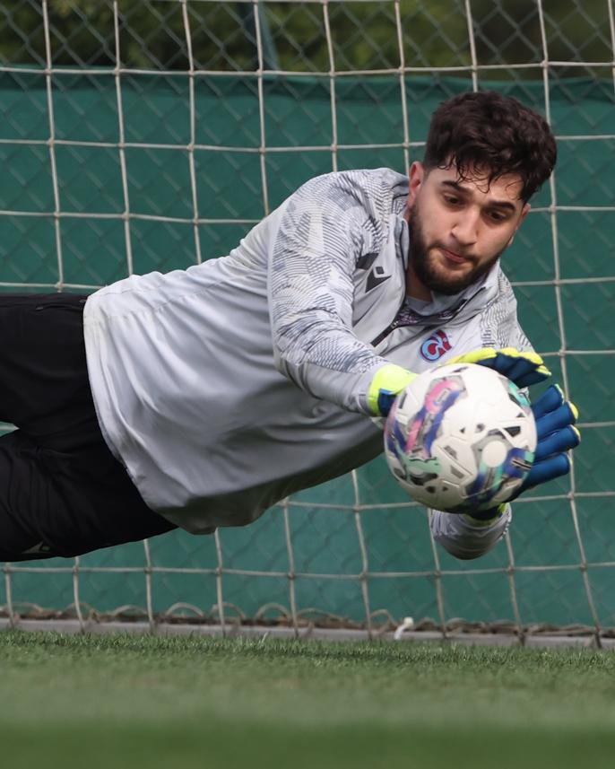 Trabzonspor Süper Lig'in 25. haftasında Adana Demirspor maçı hazırlıklarına başladı 20