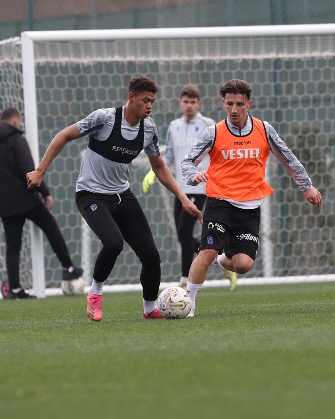 Trabzonspor Süper Lig'in 25. haftasında Adana Demirspor maçı hazırlıklarına başladı 19