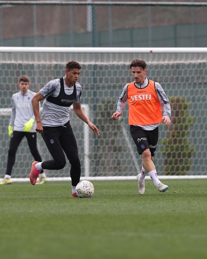 Trabzonspor Süper Lig'in 25. haftasında Adana Demirspor maçı hazırlıklarına başladı 18