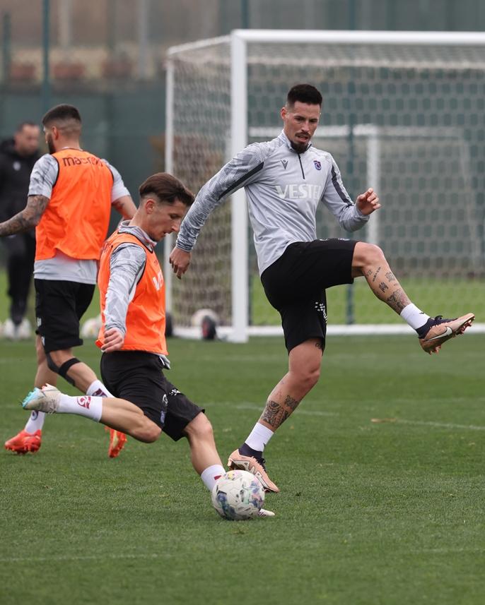 Trabzonspor Süper Lig'in 25. haftasında Adana Demirspor maçı hazırlıklarına başladı 16