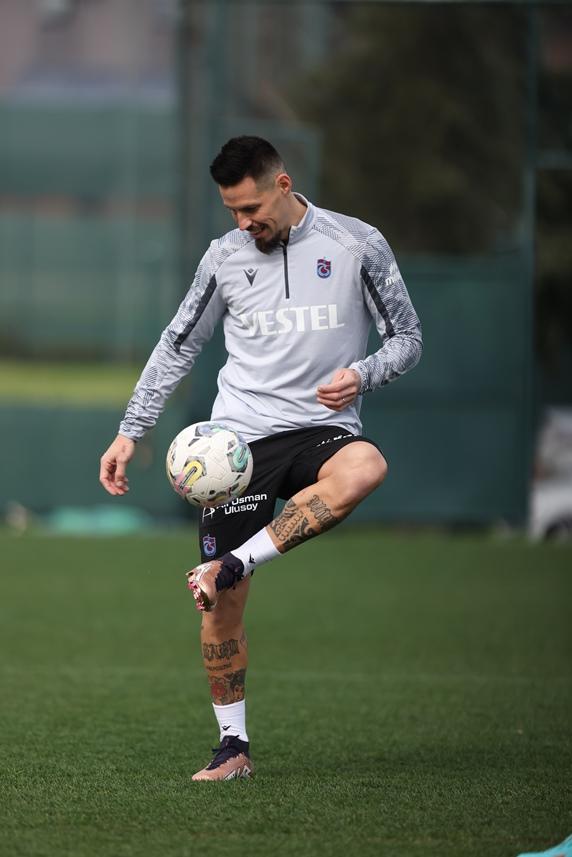 Trabzonspor Süper Lig'in 25. haftasında Adana Demirspor maçı hazırlıklarına başladı 11